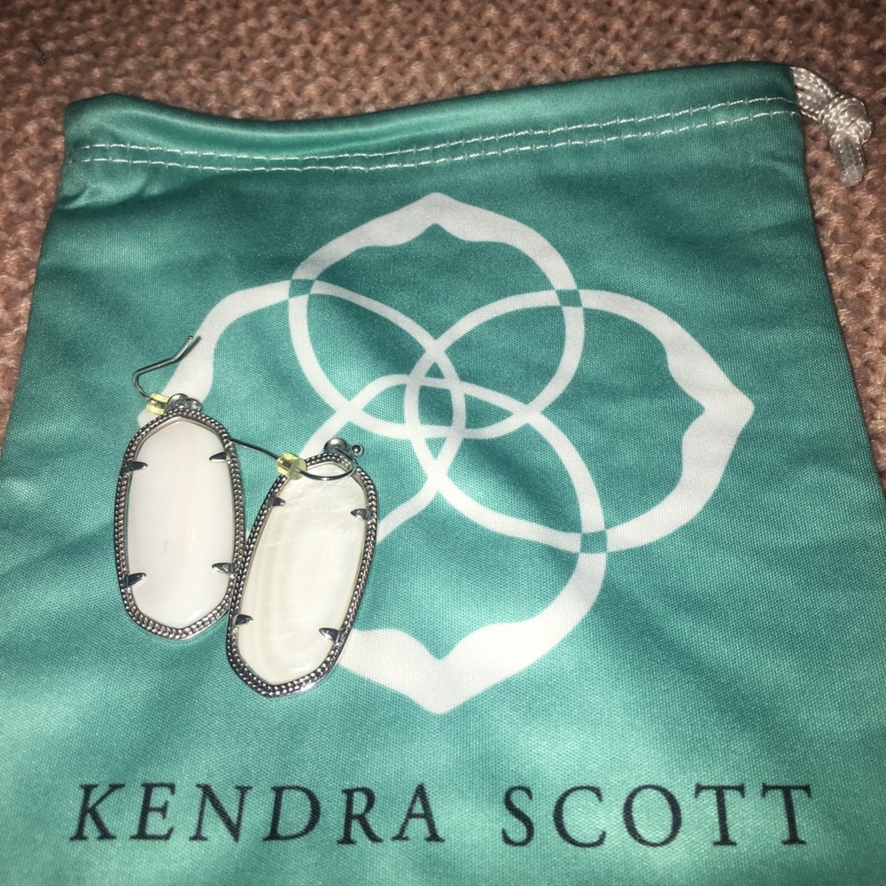 Silver& White Elle Statement Kendra Earings& Bag